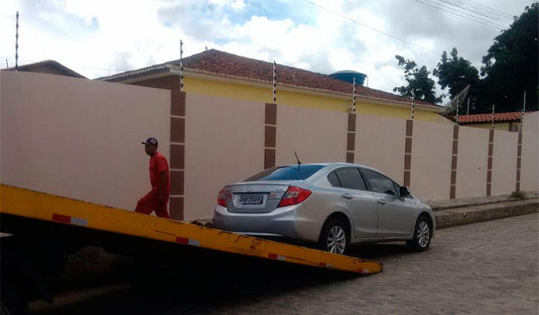 Carro roubado em Palmeira dos Índios é recuperado em Arapiraca