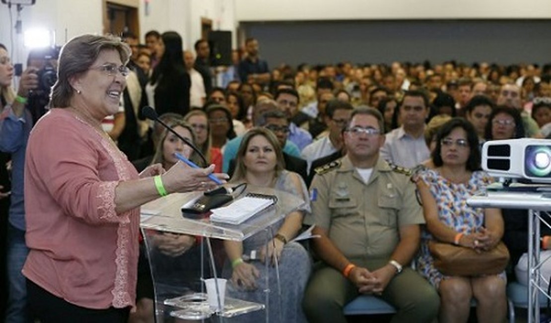 Célia defende mobilização social para prevenir a violência