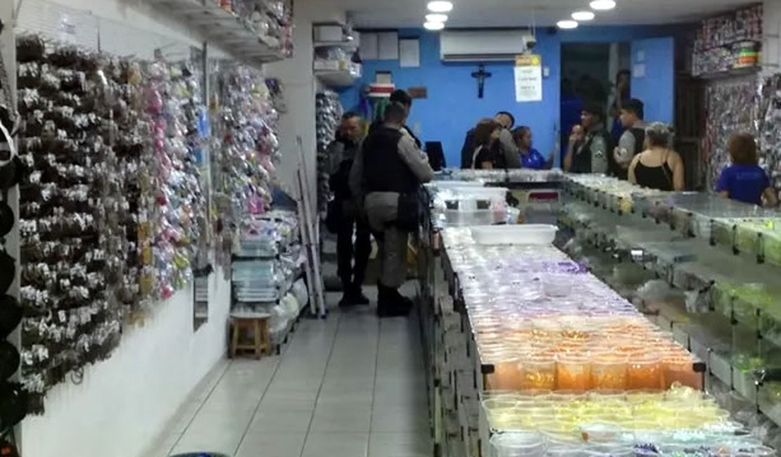 Criminosos roubam celulares e dinheiro de loja no Centro de Arapiraca
