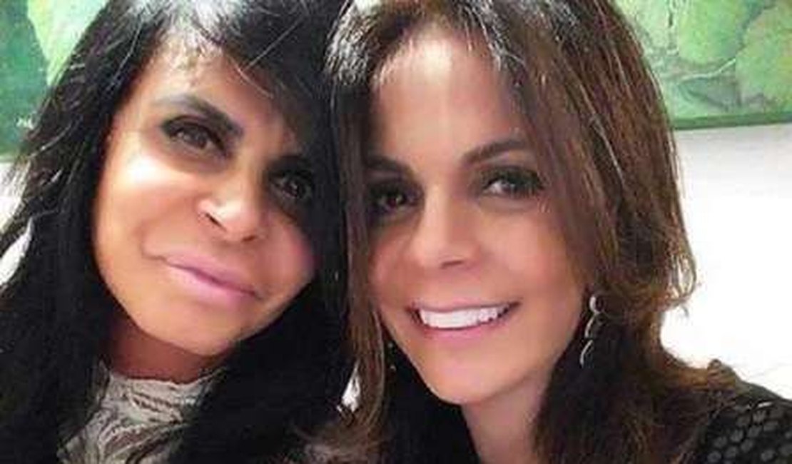 Na Europa, Sula Miranda e Gretchen posam juntas e selam a paz