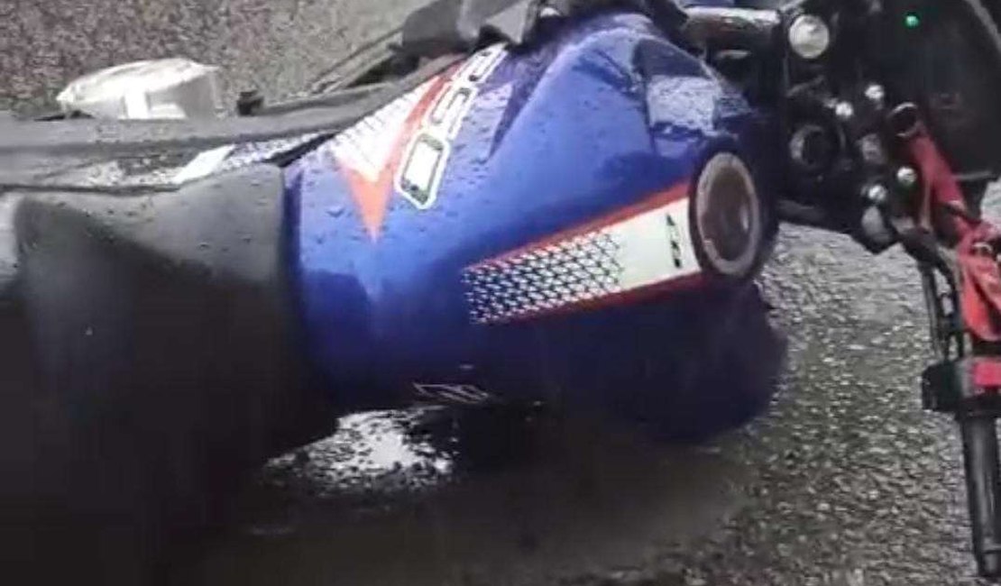 Motociclistas ficam feridos em batida frontal em Palmeira dos Índios