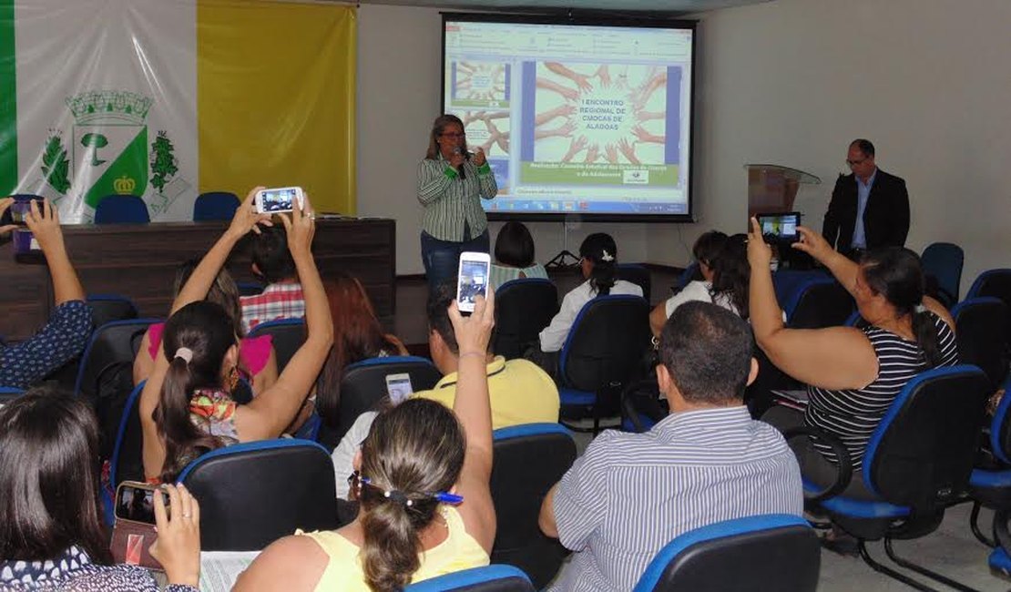 Conselheiros Municipais de Feira Grande participam de encontro regional do CMDCA