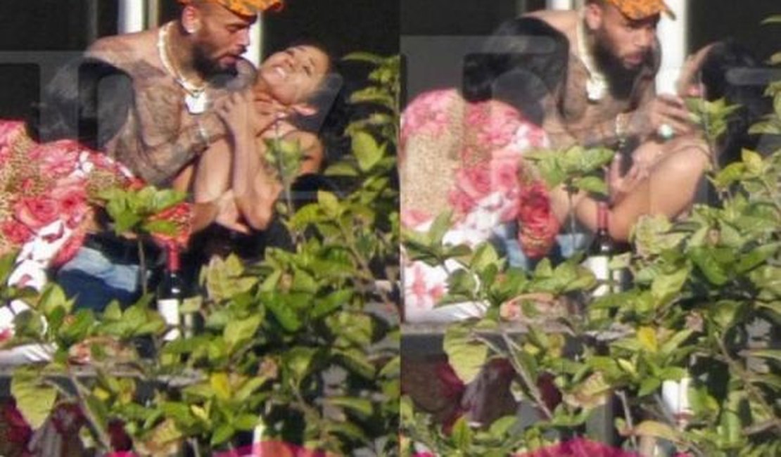 Paparazzi flagra Chris Brown 'enforcando' uma mulher
