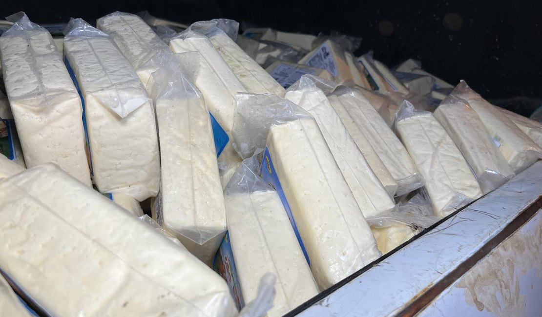 FPI flagra laticínio e pocilga clandestinos em Major Izidoro e recolhe quase uma tonelada de alimento impróprio para consumo