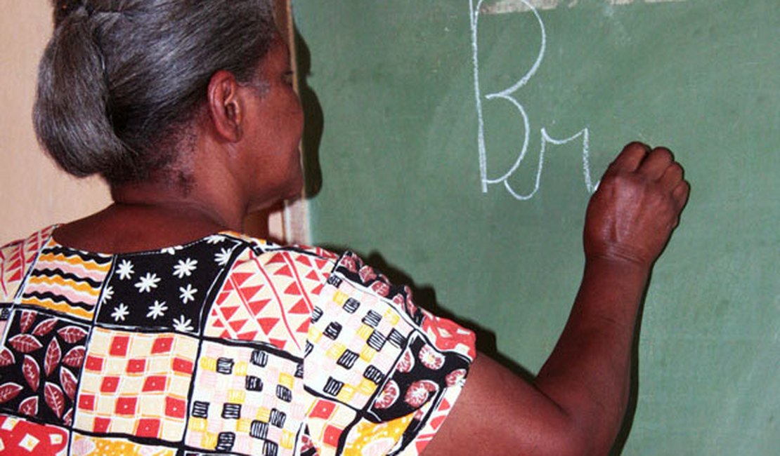Prefeitura de Arapiraca abre PSS para professor de programa de alfabetização