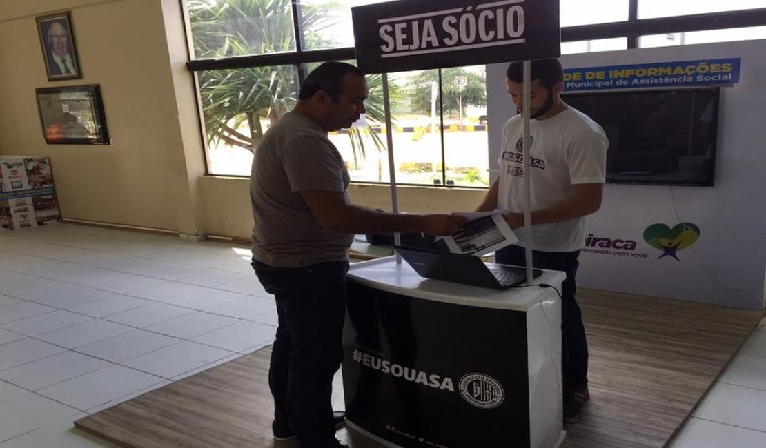 Prefeitura de Arapiraca é a primeira a receber o stand de sócio-torcedor alvinegro