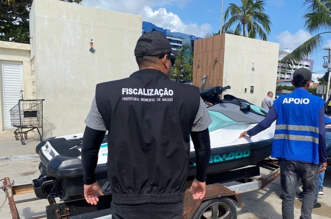 Operação apreende Jet Skis que realizavam o comércio irregular de passeios na orla marítima
