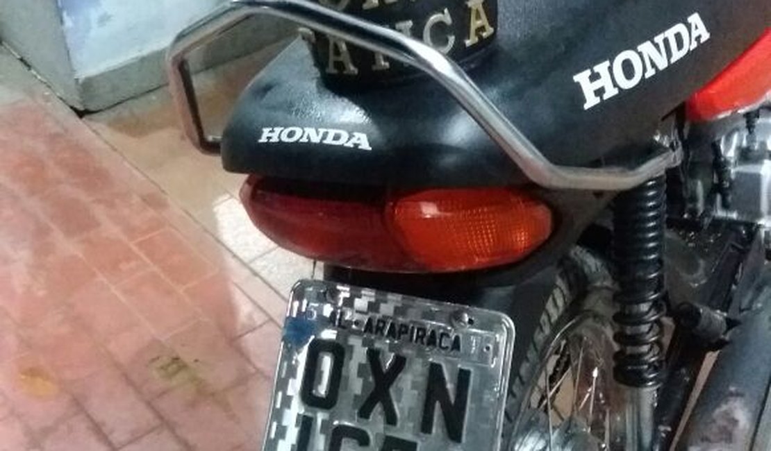 Força Tática prende dois com moto roubada em Arapiraca