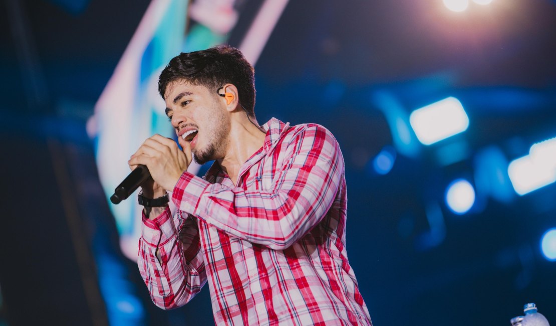 Thiago Freitas encerra turnê junina com show gratuito em Arapiraca