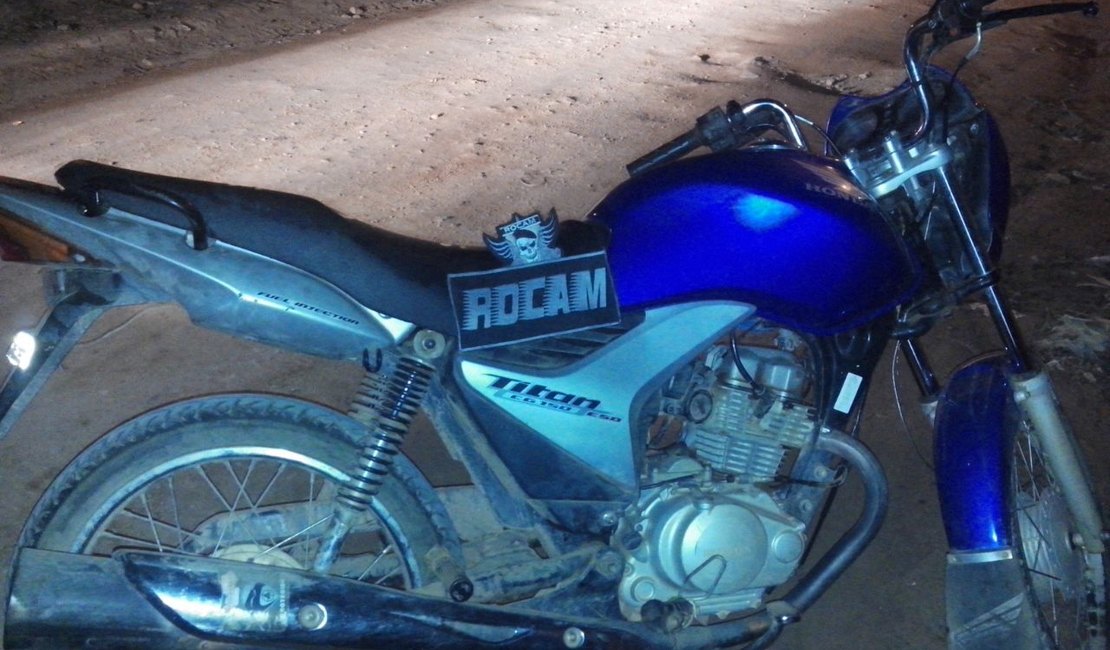 Moto roubada é abandonada no bairro Brasiliana, em Arapiraca