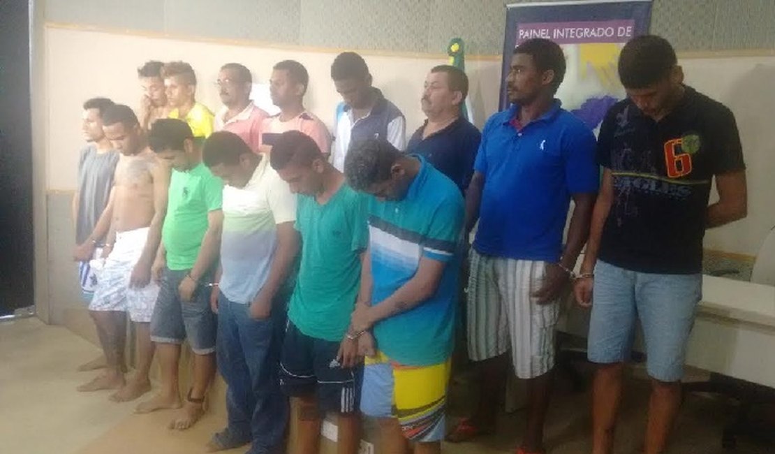 Em coletiva, polícia apresenta 14 suspeitos em vários crimes na cidade do Rio Largo