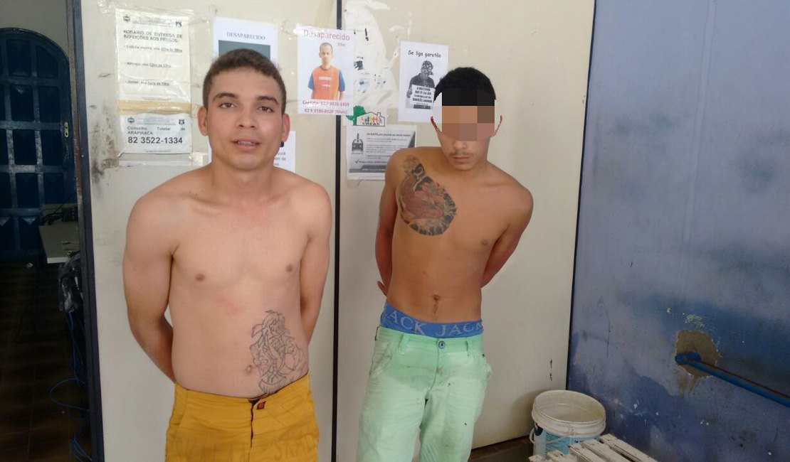Dupla é detida minutos depois de assaltar mulher no bairro Primavera, em Arapiraca