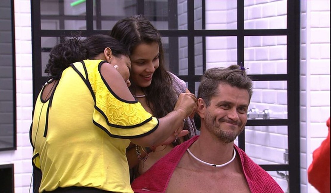 BBB17: Novo visual de Marcos bomba na web
