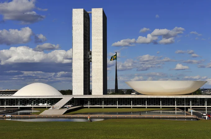 Incêndio atinge a Câmara dos Deputados em Brasília e mobiliza Corpo de Bombeiros
