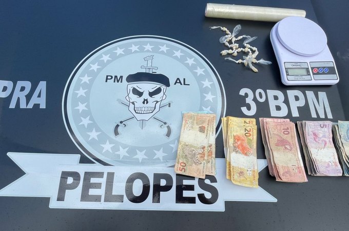 PM apreende crack em apartamento perto do Mercado Público de Arapiraca e homem é preso por tráfico de drogas