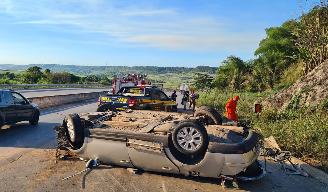 Mãe e filha ficam feridas em capotamento de carro em São Miguel dos