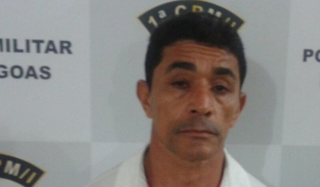 PM de São Miguel prende homem armado dentro de ônibus que seguia de Maceió para Arapiraca