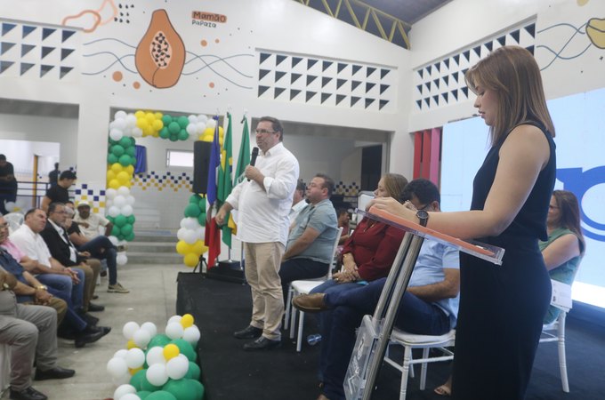 Luciano Barbosa entrega escola completamente revitalizada e reforça compromisso com a educação em Arapiraca
