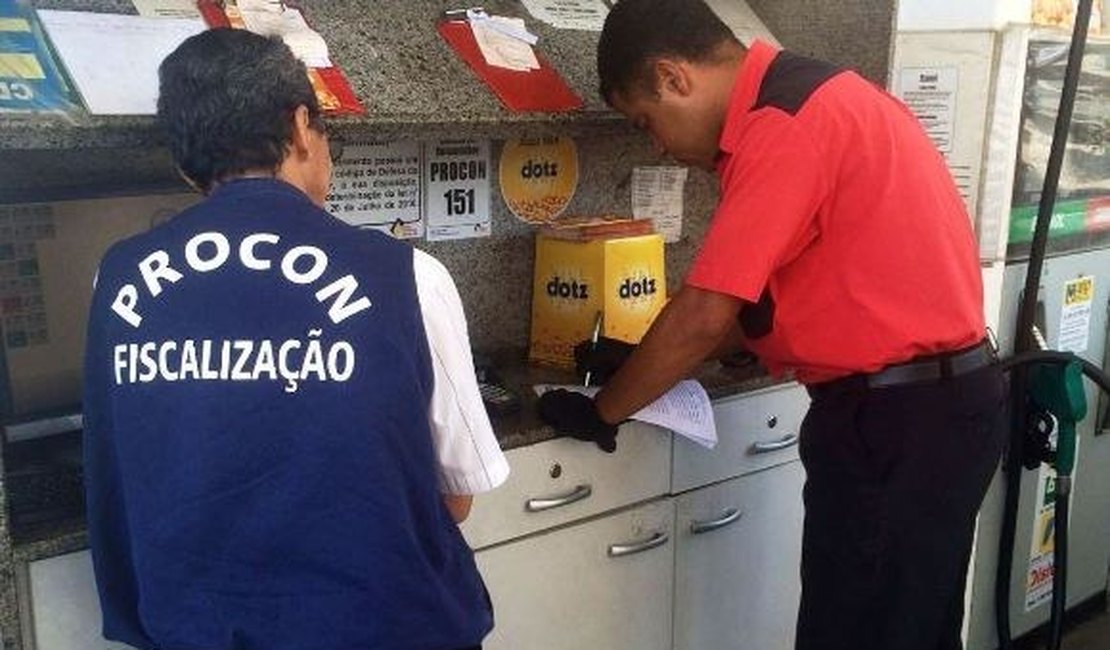Procon Alagoas notifica postos de combustíveis por prática de cobrança abusiva