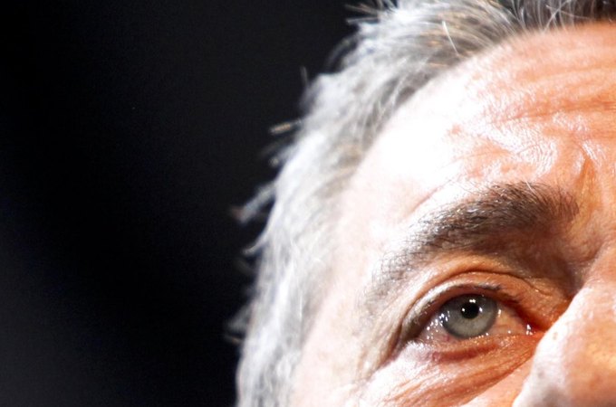 Chico Buarque passa por cirurgia para aliviar pressão intracraniana, no Rio