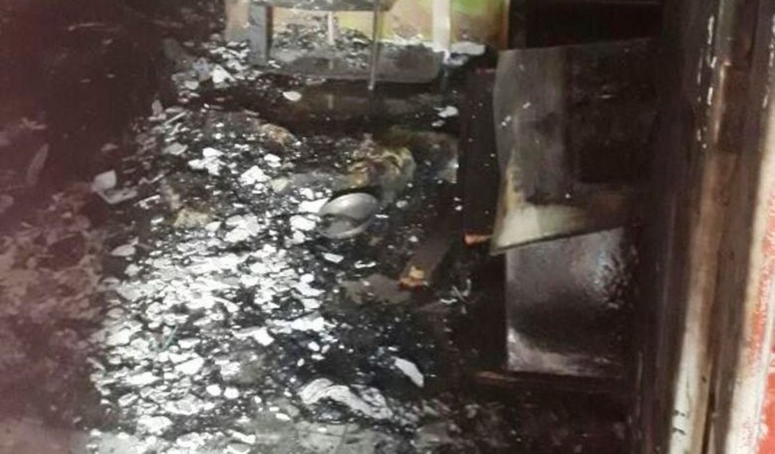 Mulher vítima de incêndio em residência é transferida para UTI da UE do Agreste