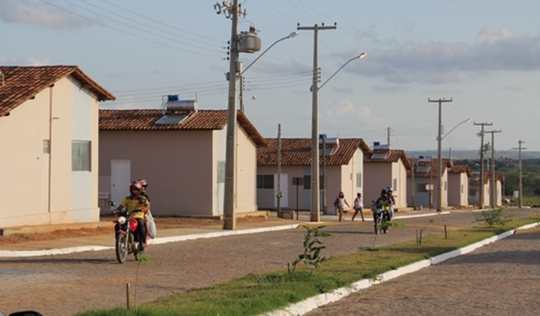 Bandidos arrombam residência e furtam aparelhos eletrônicos em Arapiraca
