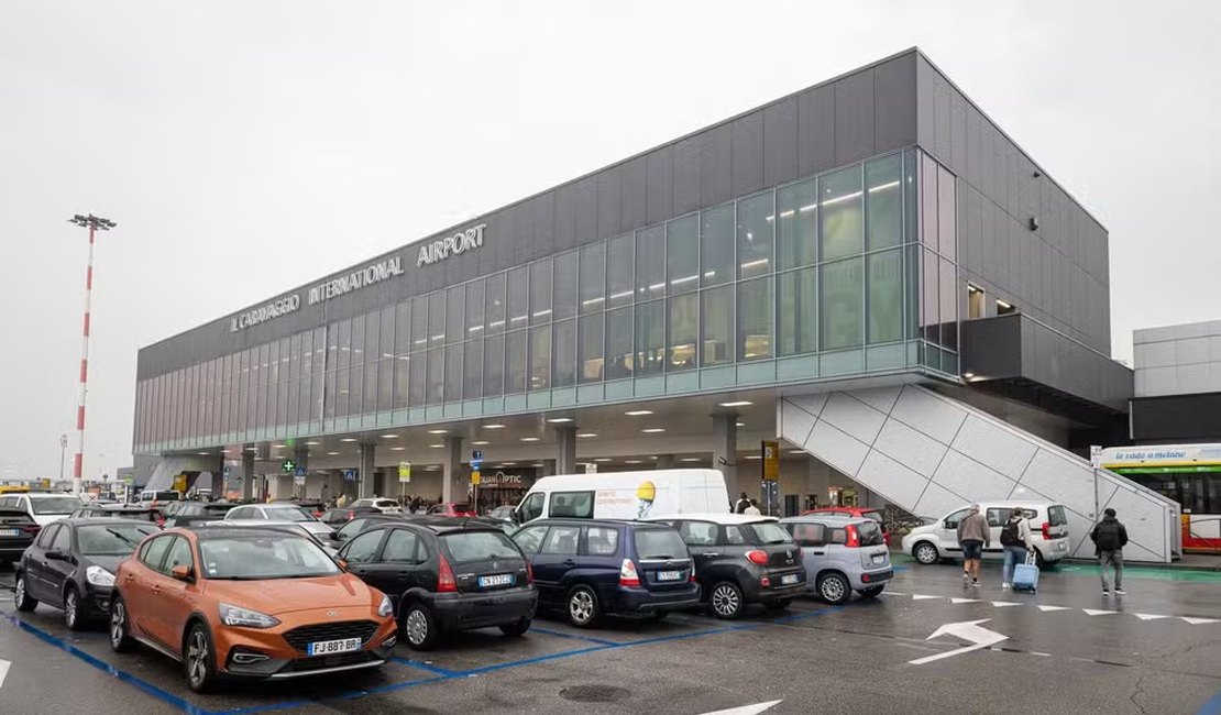Homem morre ao ser sugado por motor de avião em aeroporto na Itália
