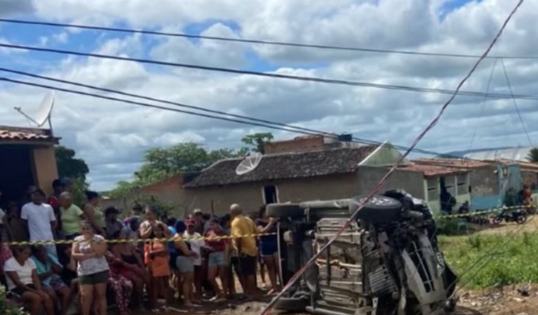 Mulher morre após ser atropelada por carro desgovernado na AL -220