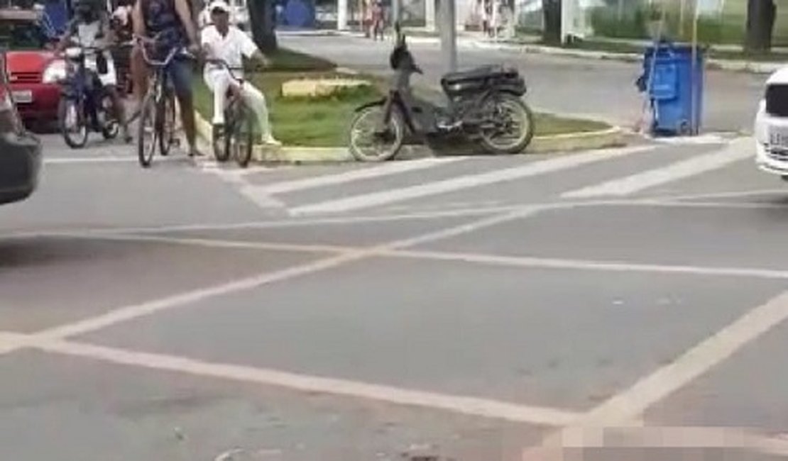 Idoso tem cabeça esmagada por caminhão quando pilotava cinquentinha em frente à Ufal
