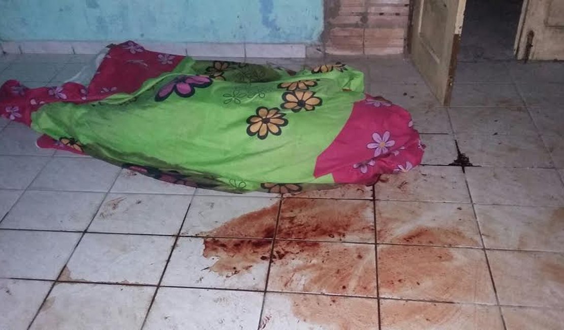 Jovem é encontrado morto dentro de residência, em Arapiraca