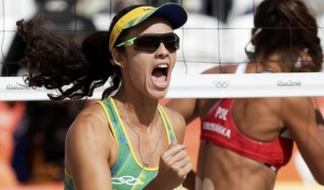 Larissa e alagoana Talita atropelam polonesas e vão invictas às oitava