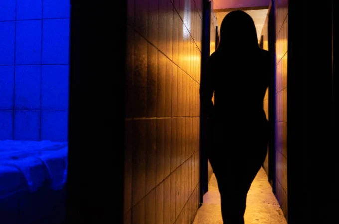 Pastor é afastado de igreja após trair esposa em casa de prostituição: 'Adultério e imoralidade sexual'