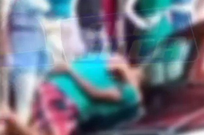 VÍDEO: Casal vive momento de romance em cima de capô de carro na Bahia