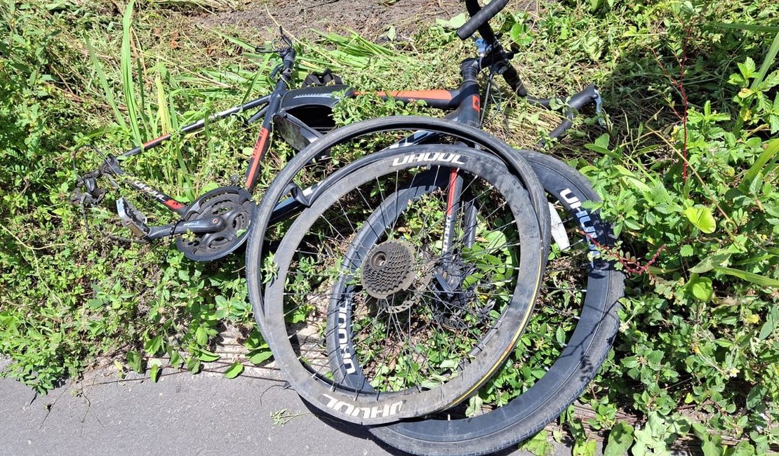 Ciclista é encontrado morto após possível atropelamento na AL-101 Sul, na Barra de São Miguel
