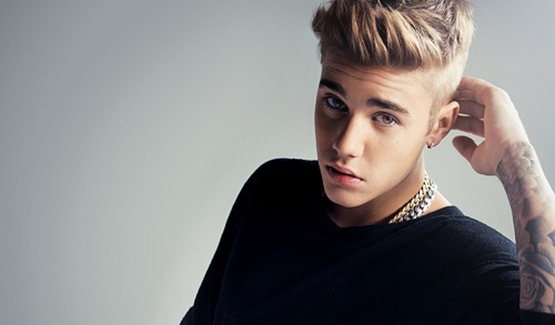 Justin Bieber pode ganhar réplica de pênis em ouro: ‘Bem dotado’