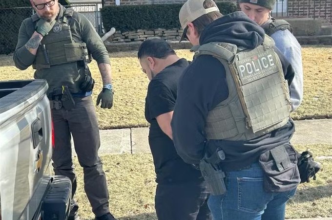 Governo Trump anuncia que pagará US$ 1 mil a imigrantes ilegais que deixarem o país por iniciativa própria