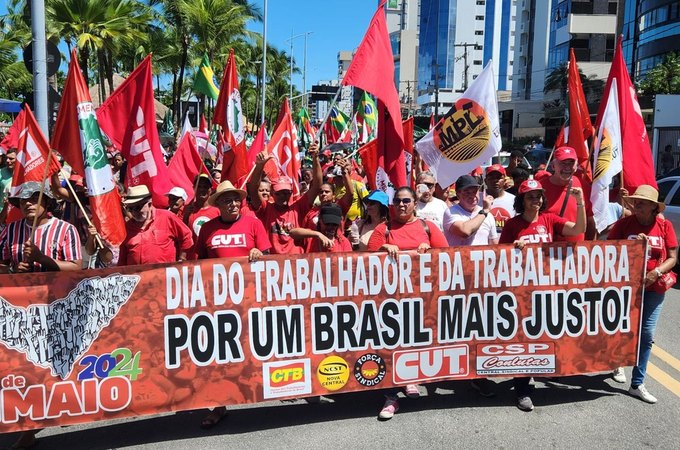 No Dia do Trabalhador, Centrais sindicais realizam ato na orla de Maceió