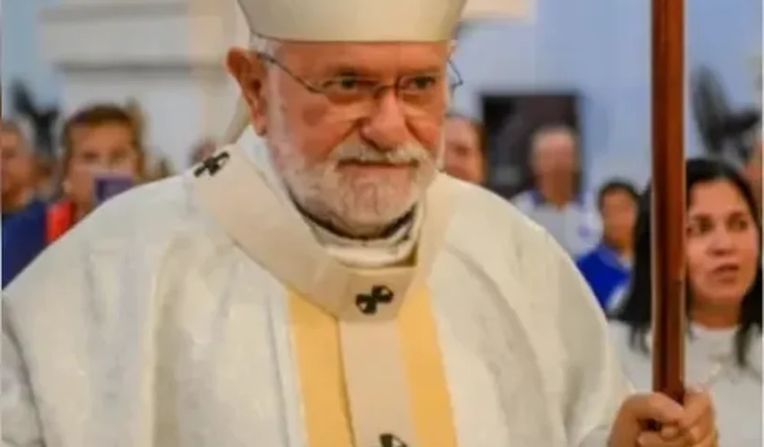 Dom Antônio Muniz, arcebispo de Maceió, é transferido para hospital em Recife