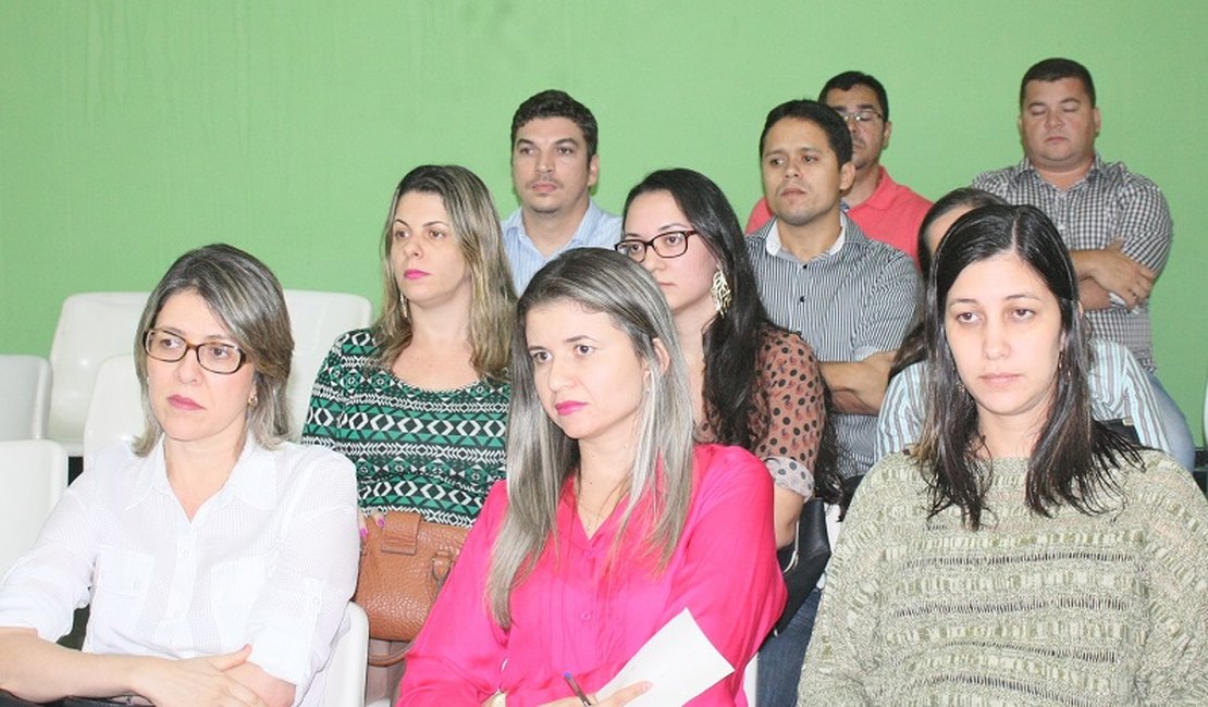 Vereadora solicita reforma das arapiraquinhas das comunidades