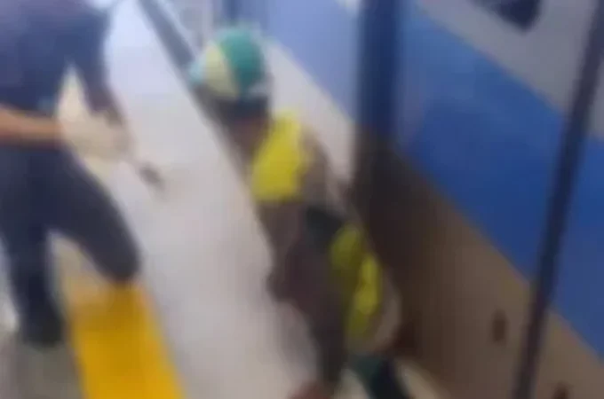 Homem prensado em metrô teve perfurações nas partes íntimas