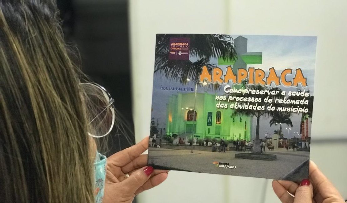 Arapiraquenses recebem Cartilha Educativa em ações de enfrentamento à Covid-19