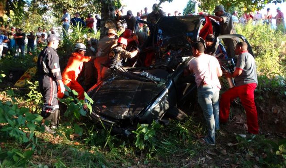 Turistas ficam gravemente feridos após acidente na AL-465 em Porto Calvo