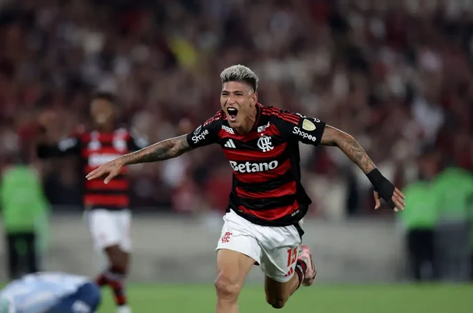 Carrascal decide e Flamengo fica em vantagem na semi da Libertadores