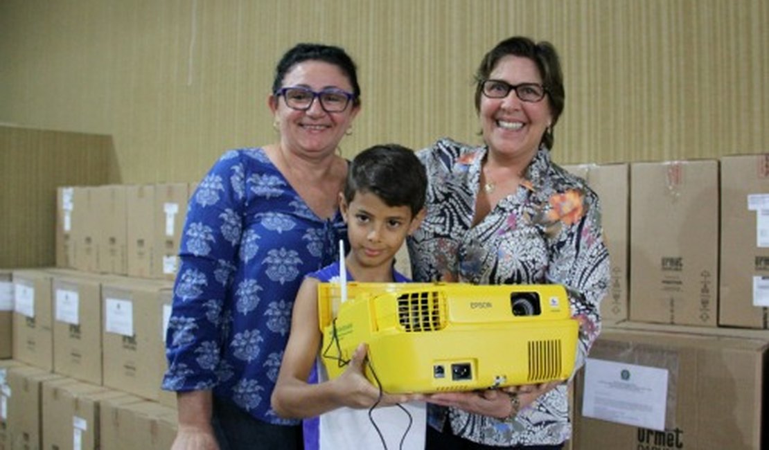 Novos equipamentos modernos de informática são entregues à Educação em Arapiraca