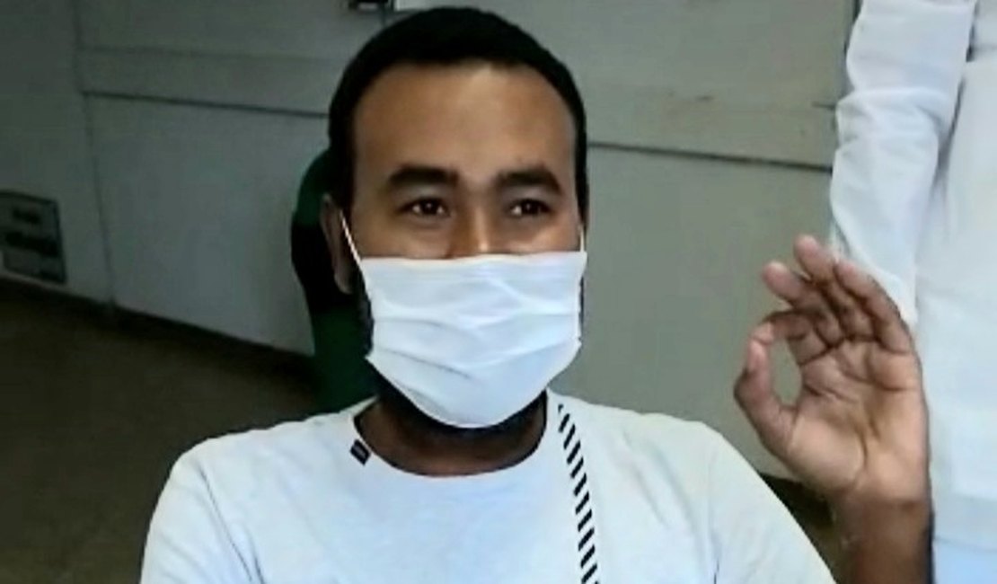 Mais um paciente de covid-19 comemora alta do Hospital de Emergência do Agreste