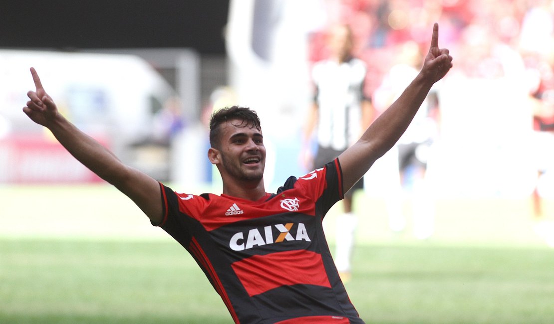 Flamengo vence o Santa Cruz e segue perto do Palmeiras