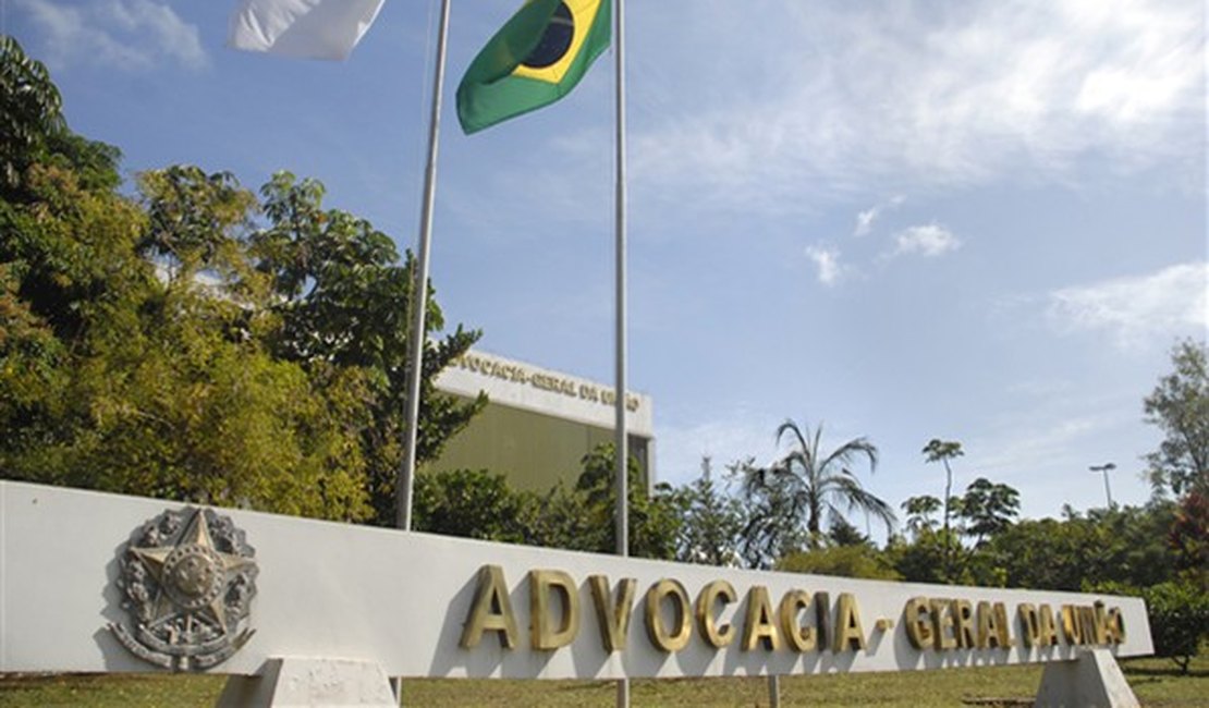 AGU pede suspensão de processos contra nomeação de Lula para a Casa Civil