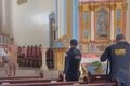 Homem com tornozeleira eletrônica é levado para unidade psiquiátrica ao entrar nu em igreja no interior de Alagoas