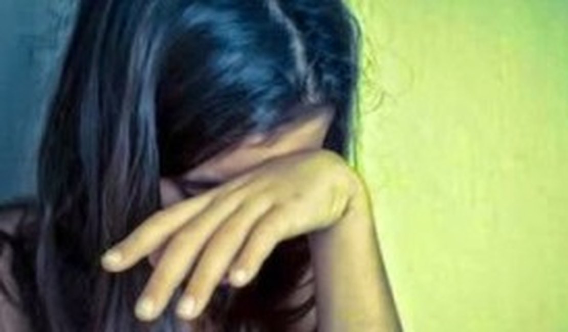 Pai acusa ex-esposa por abandono e flagra filha de 12 anos bêbada