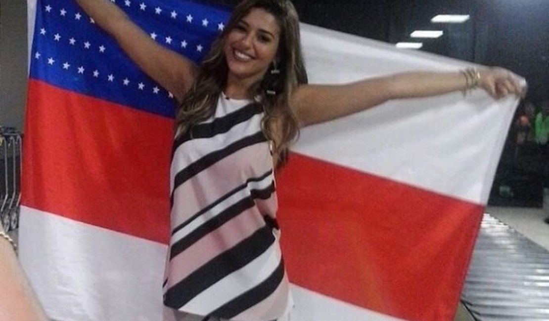 Ex-BBB Vivian Amorim é recebida por multidão em aeroporto de Manaus